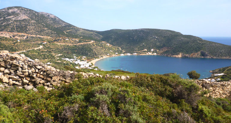 Sentier qui mène à Vathi